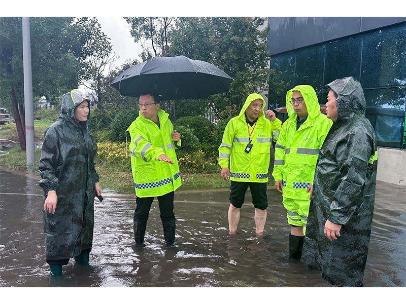 风雨同行者 企业定盘星——市领导一线指导卫华集团防汛工作